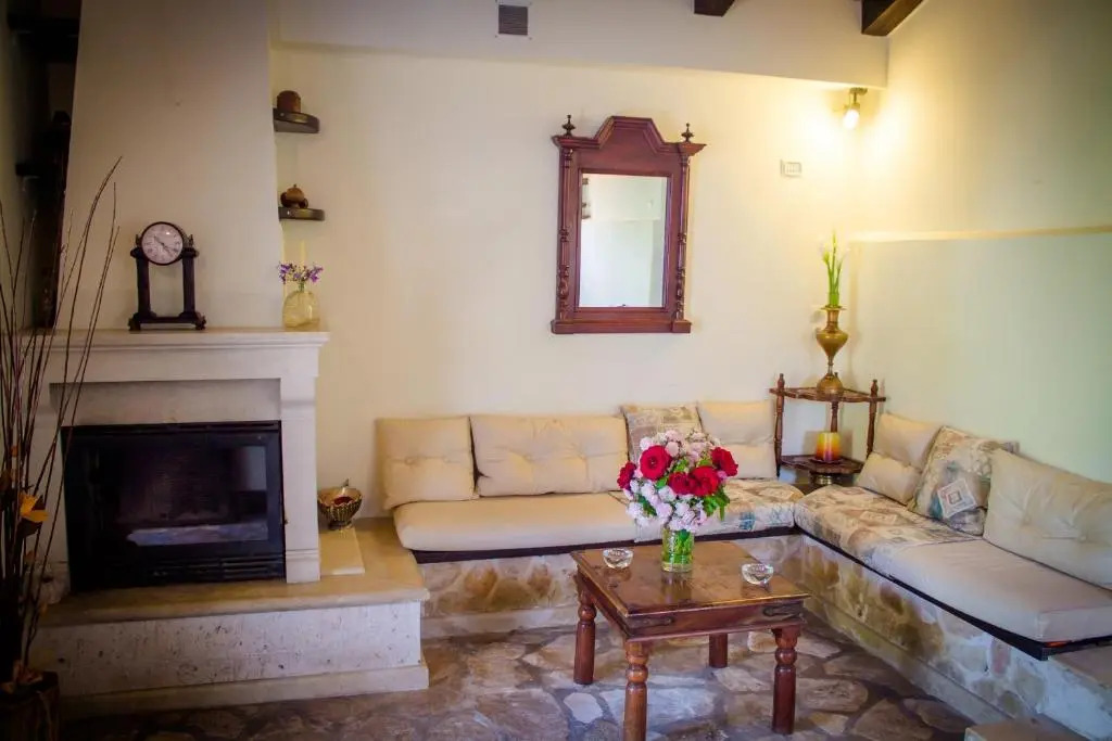 Gioia Traditional House