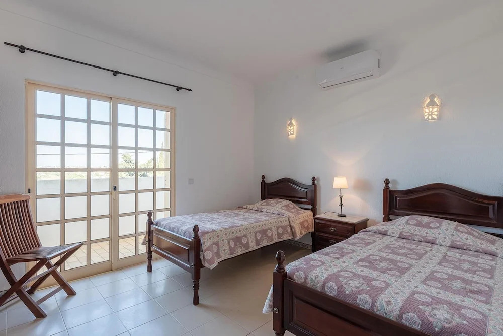 Villa Baltin With 4 Bedrooms and 3 Bathrooms