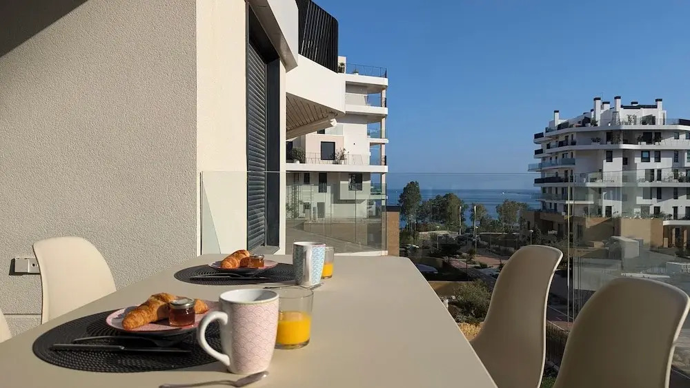 Allonbay Apartments