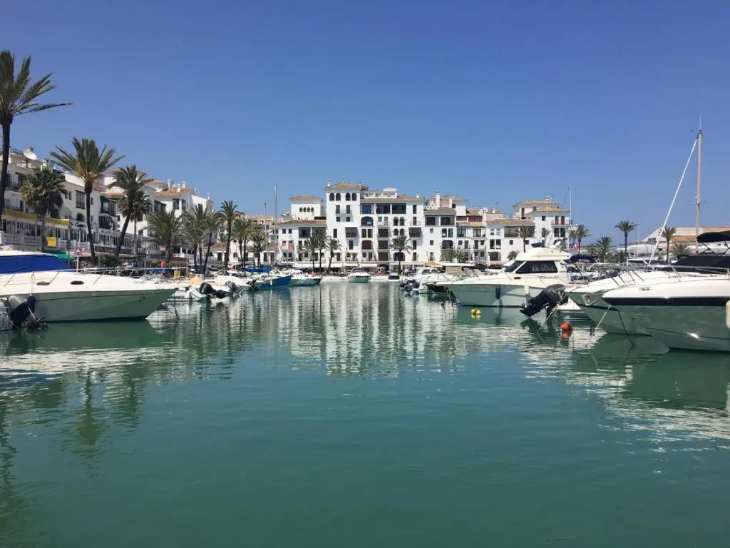 2233-Lovely 2 bedrooms on the beach, pool and port