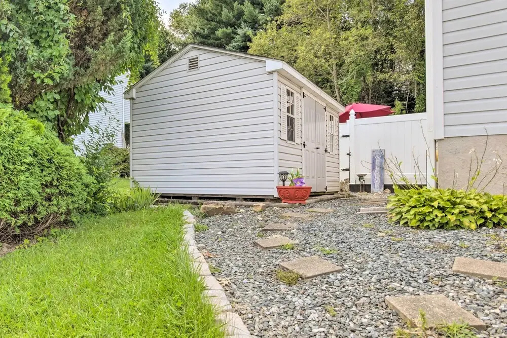 Bel Air Apartment w/ Pool ~ 2 Mi to Main St