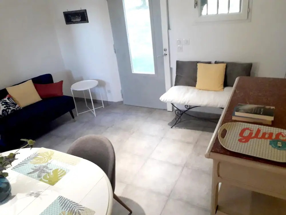 Apartment With 2 Bedrooms in Lançon-provence, With Shared Pool, Enclosed Garden and Wifi - 20 km From the Beach