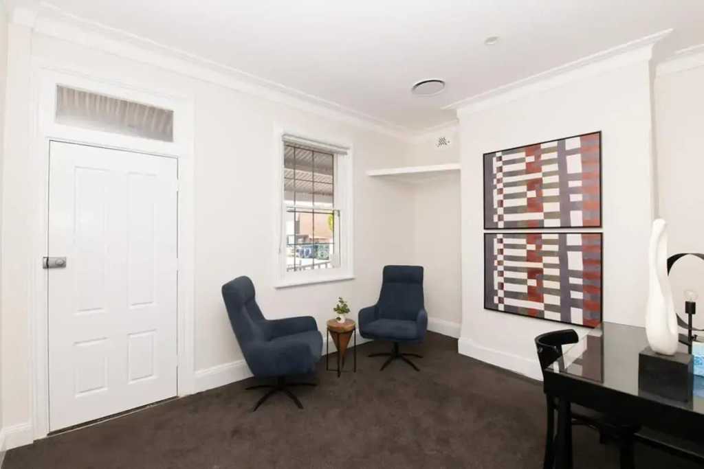 McNamara Lane Large CBD home Freshly renovated 7 Smart TV's Sleeps 11