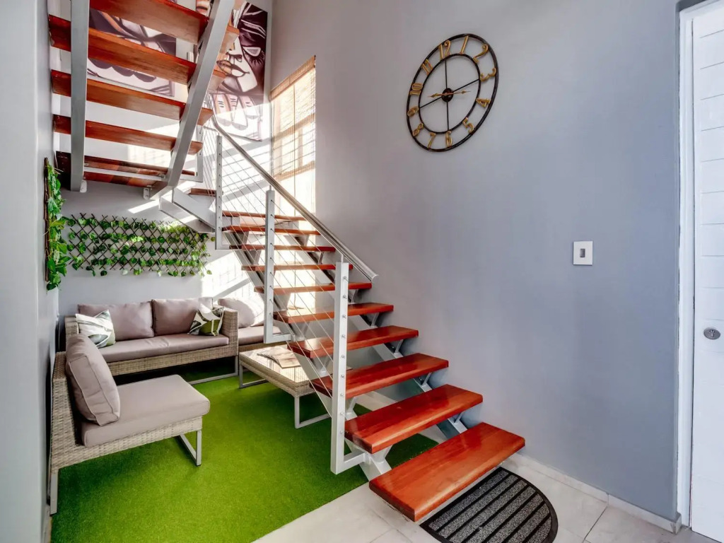 516 Point Bay - Super Stylish for Less
