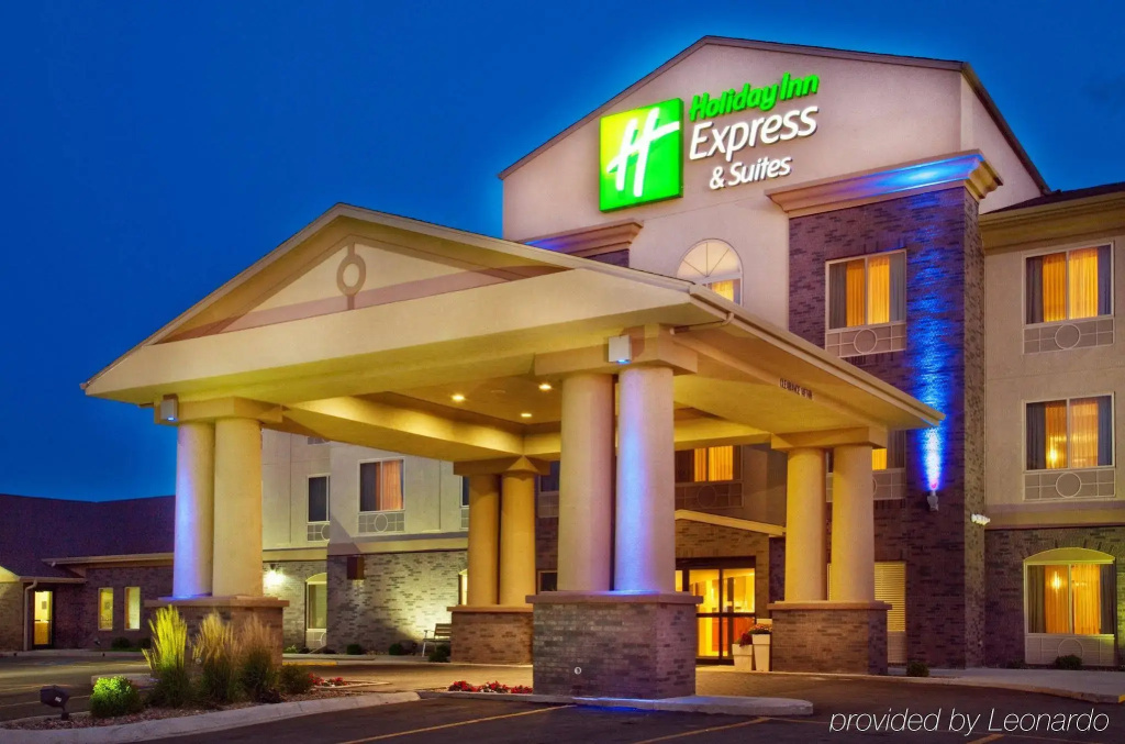 Holiday Inn Express & Suites Sheldon by IHG