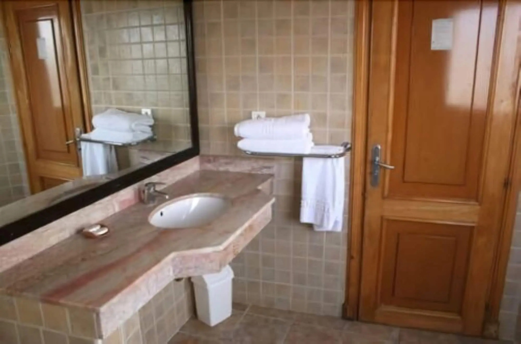 Intouriste Hotel & Suites