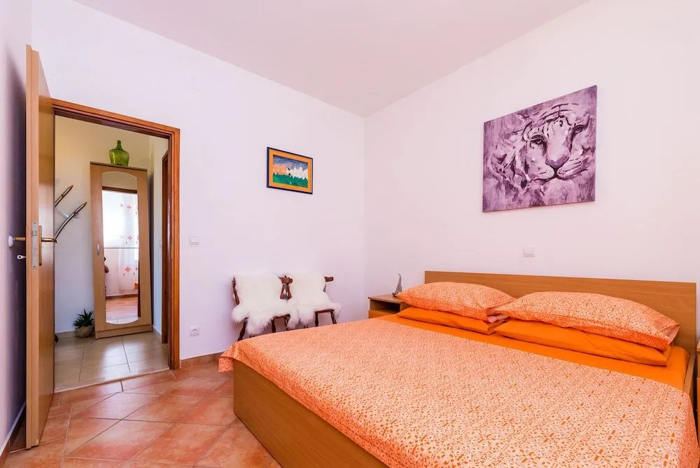 Apartments & Room Frane