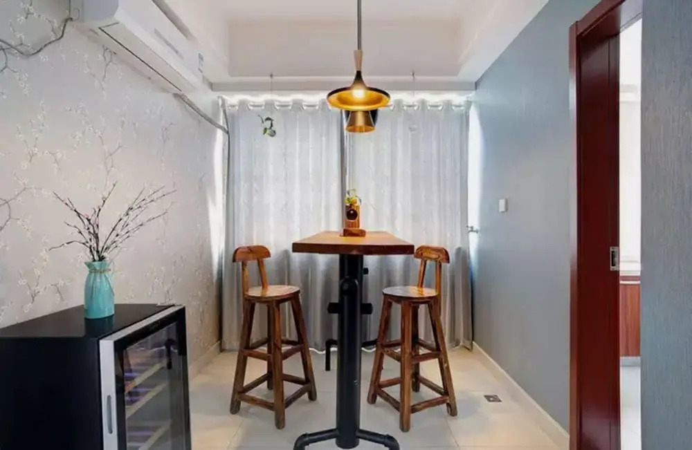 Vase Town House