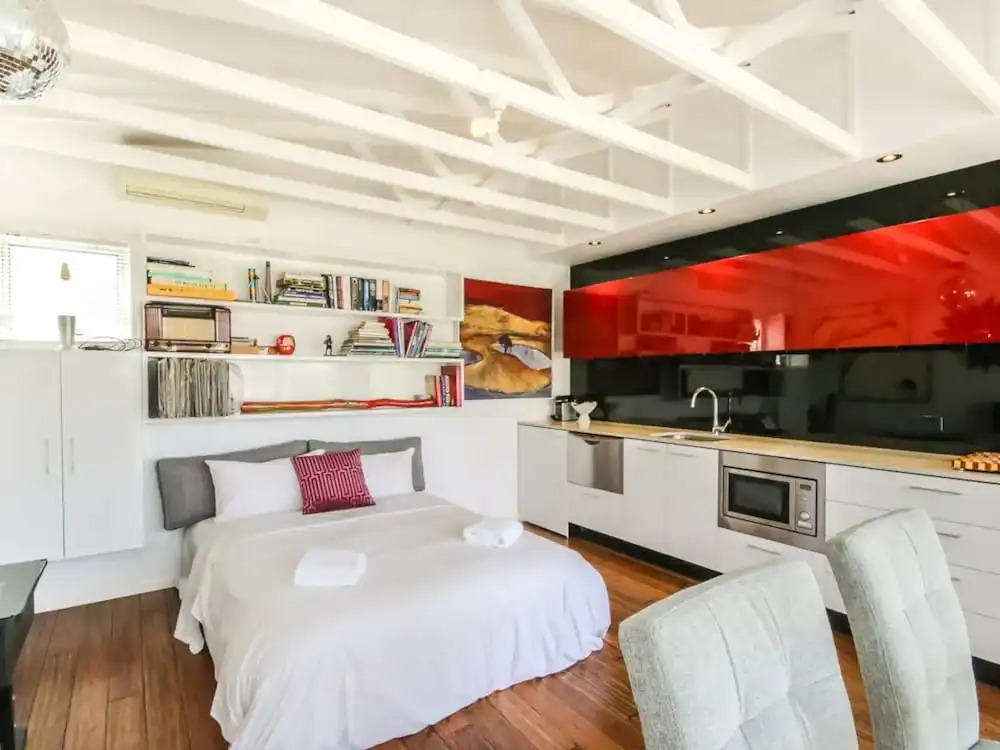 Cool Architect-Designed Studio Close To CBD