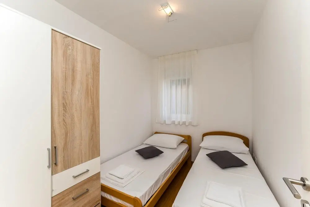 Summer Breeze Pool Apartments