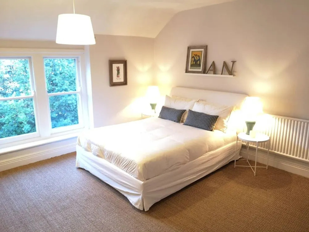 Spacious and Homely 3 Bedroom Clifton Flat