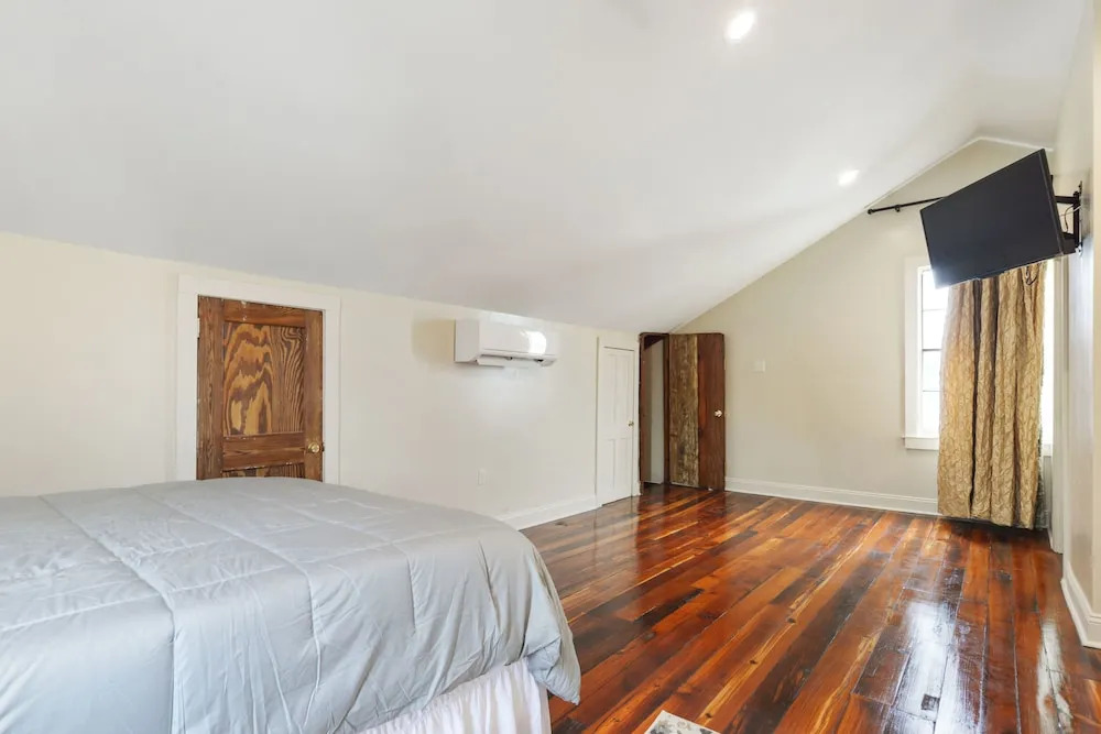 4 Bedroom 5 beds - 2030