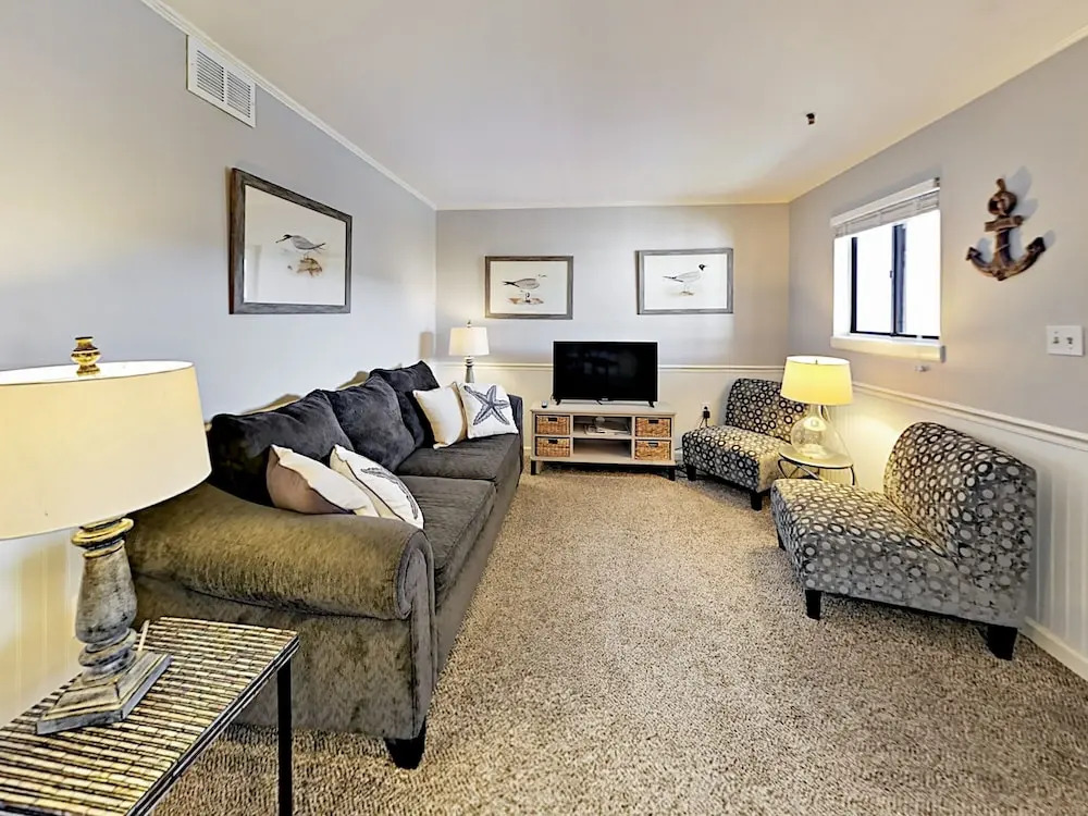 William Hilton #4305 - 2 Br Condo