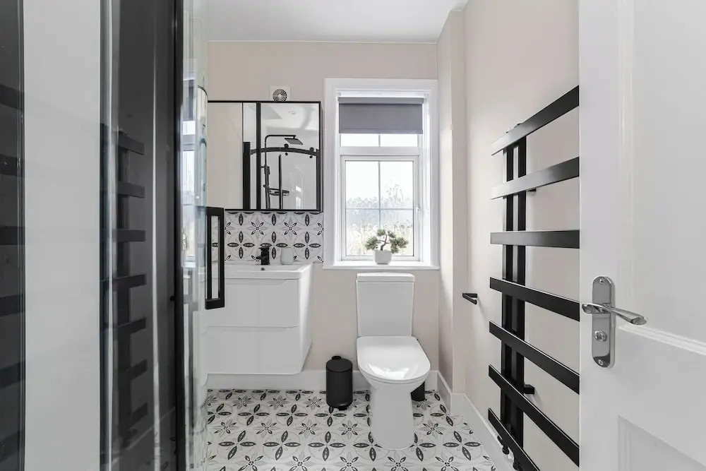 Spacious Room In Morden