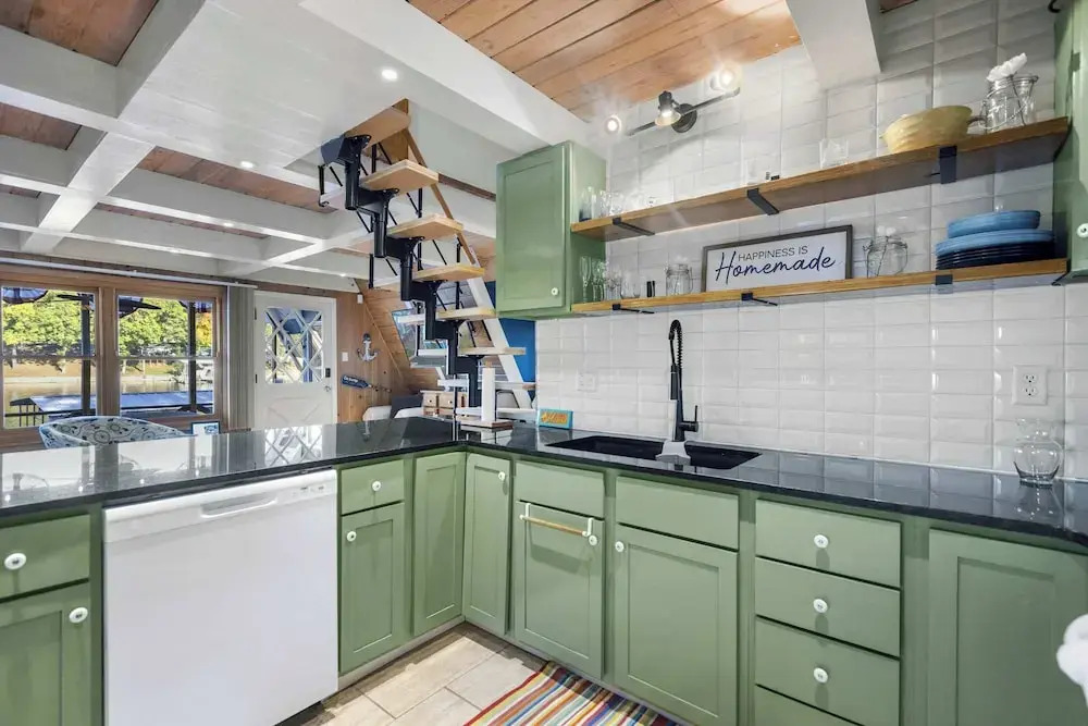 Sunrise Oasis - Enjoy Lakefront Living