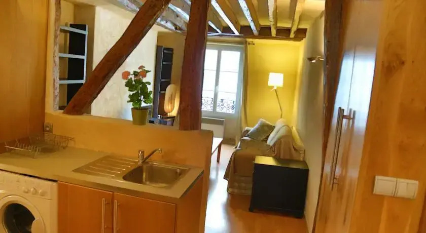 One Bedroom Apartment near Madeleine