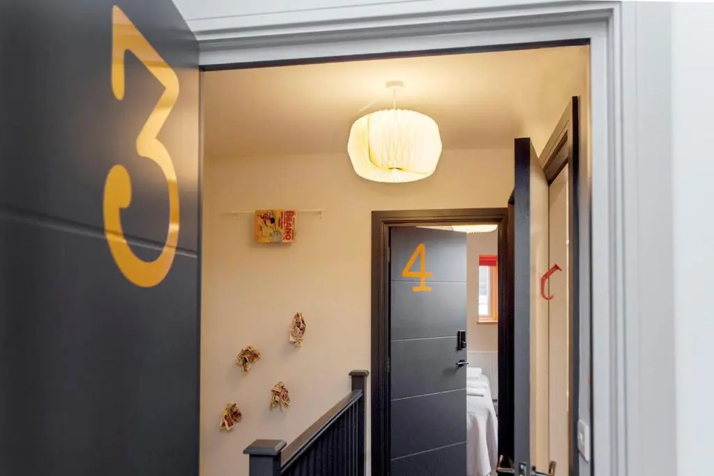 higgihaus #3a 4 Bed Big Groups Hip Location Sleeps 12