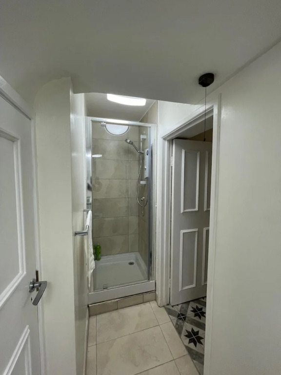 Gated Stunning Period Studio in Vibrant Bristol