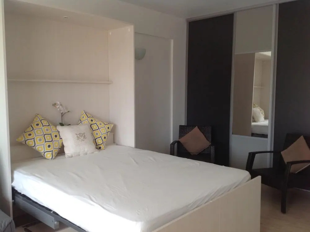Spacious Studio in the Center of Cannes Nice Terrace Easy Walk to the Croisette and Palais - 1923