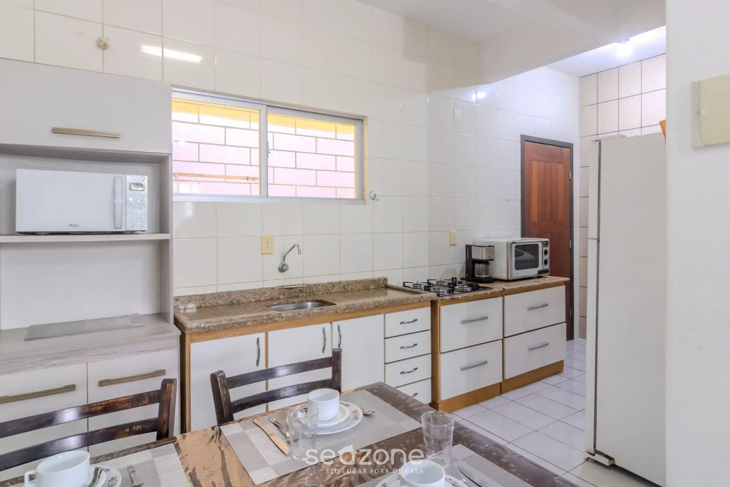 Casa 600m da Praia Central c/ garagem 3 qts NRR128