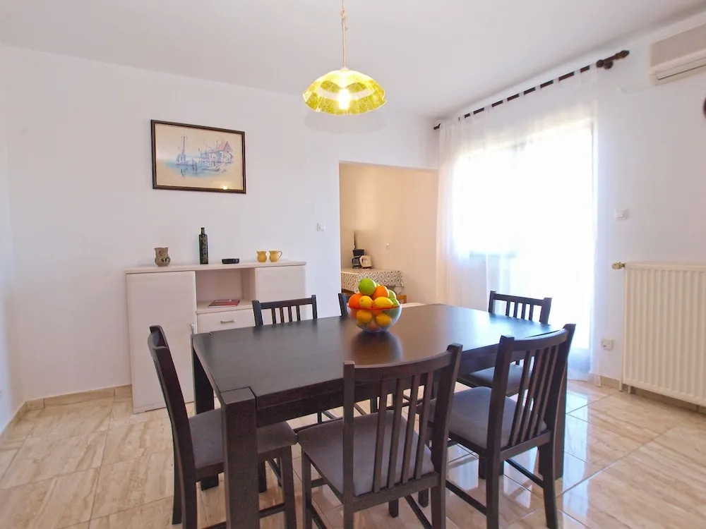 Apartment 1077