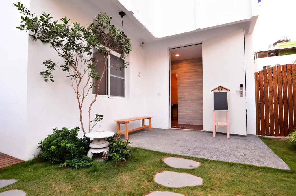 leaf hostel