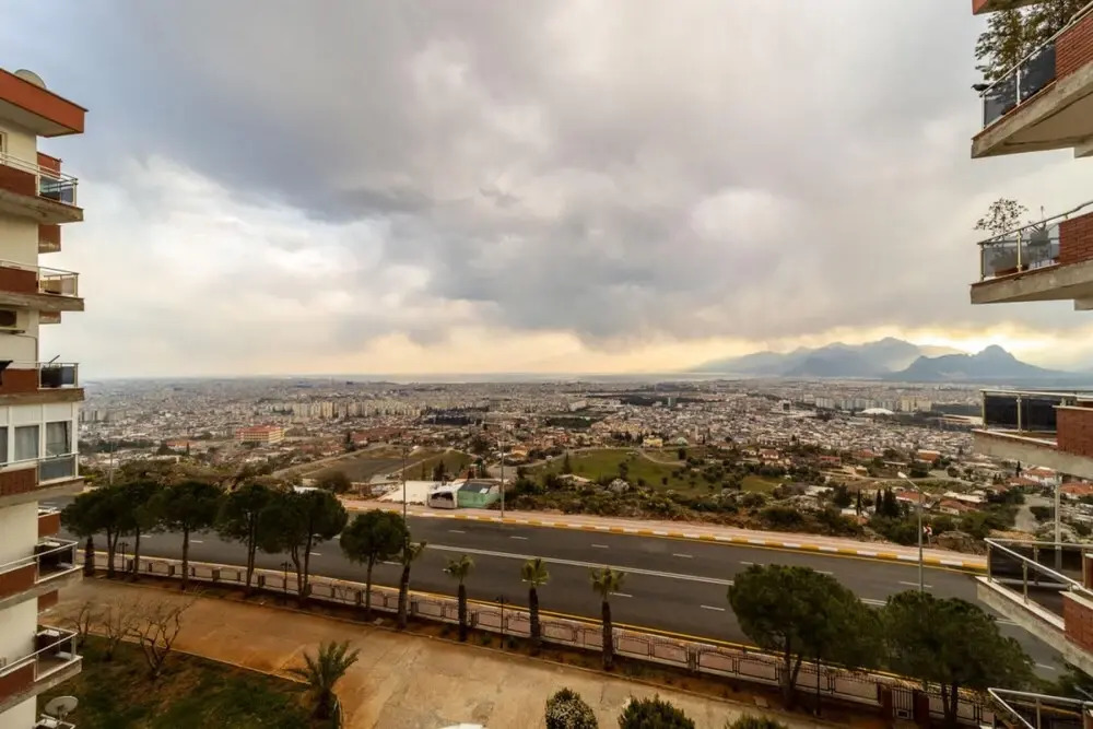 Apartment with Panoramic City View in Kepez
