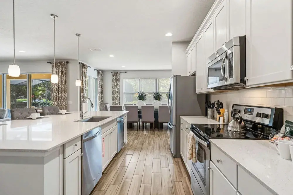 Spacious Home w/ Private Pool/spa! Sleeps 21