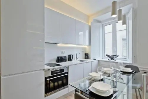 Bmyguest - Exclusive Downtown Apartment