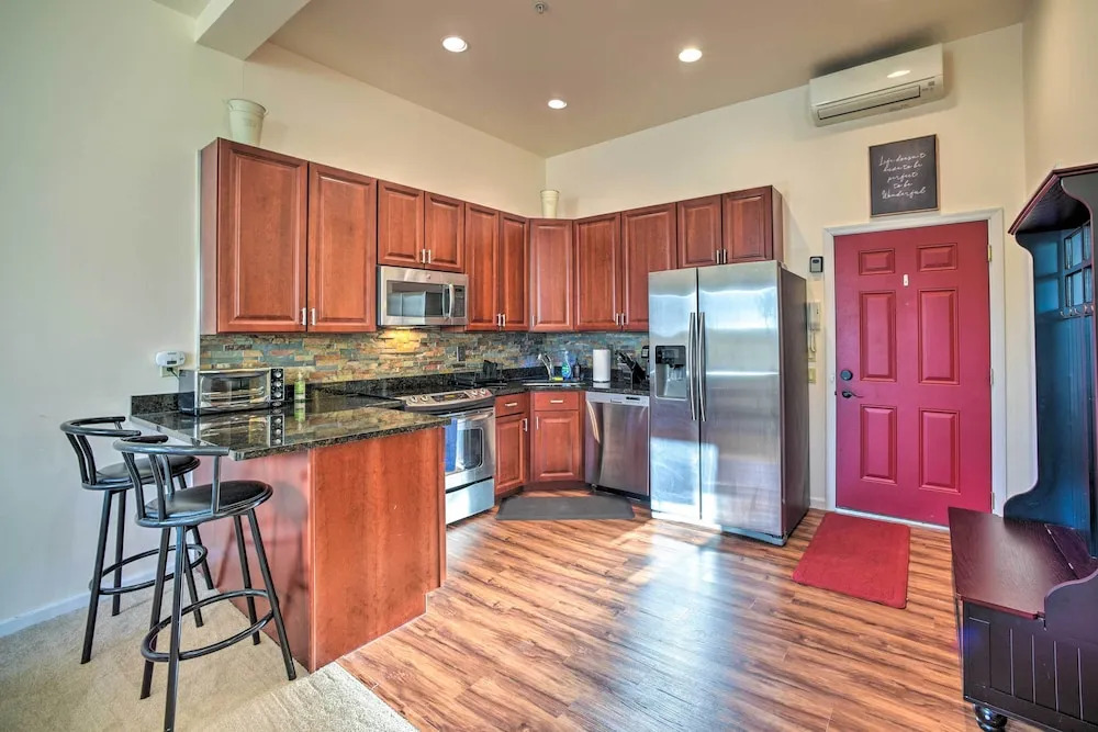 1/2 Mi to Windham Mtn: Main Street Condo