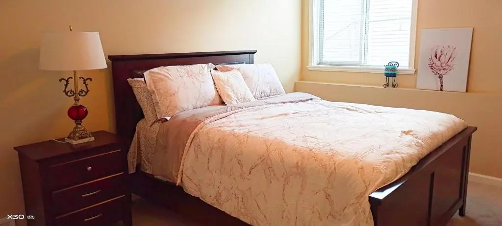 2 bedroom lake/Mountain view near Shannon Lake golf and park