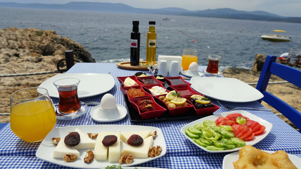Maya Bistro Hotel & Beach