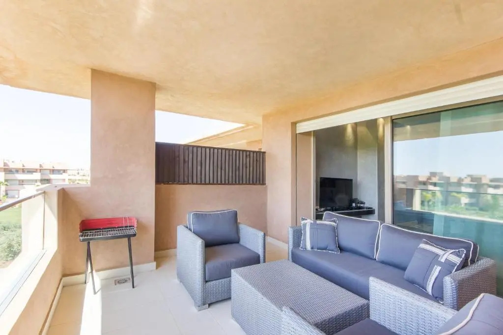 Lumineux et Vue dégagée sur Piscine à Prestigia