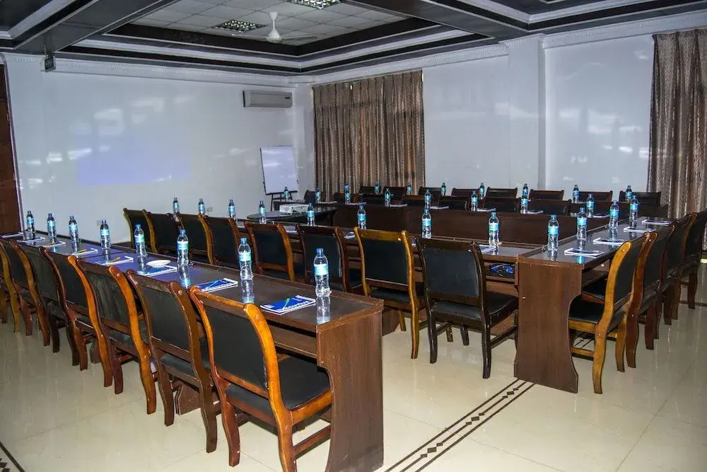 Flomi Hotel