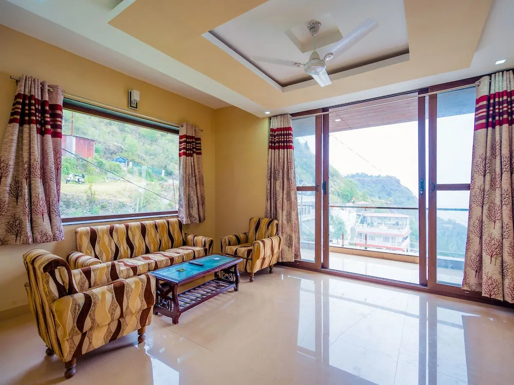 OYO 14018 Home Doon View 3BHK Barlowganj