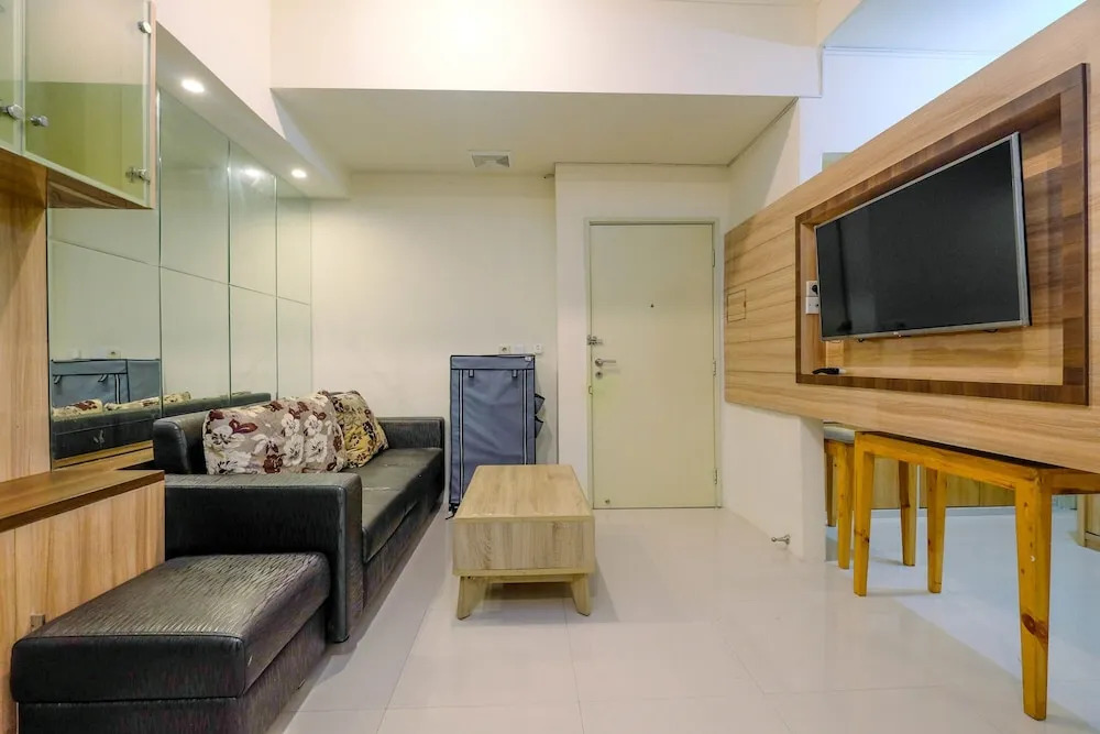 Strategic 2BR Apartment with Workspace @ Season City