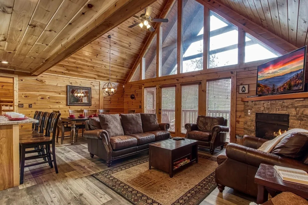 Cub Path Lodge - Luxurious 5/5 With Theatre Room And Mountain Views! 5 Bedroom Cabin by RedAwning
