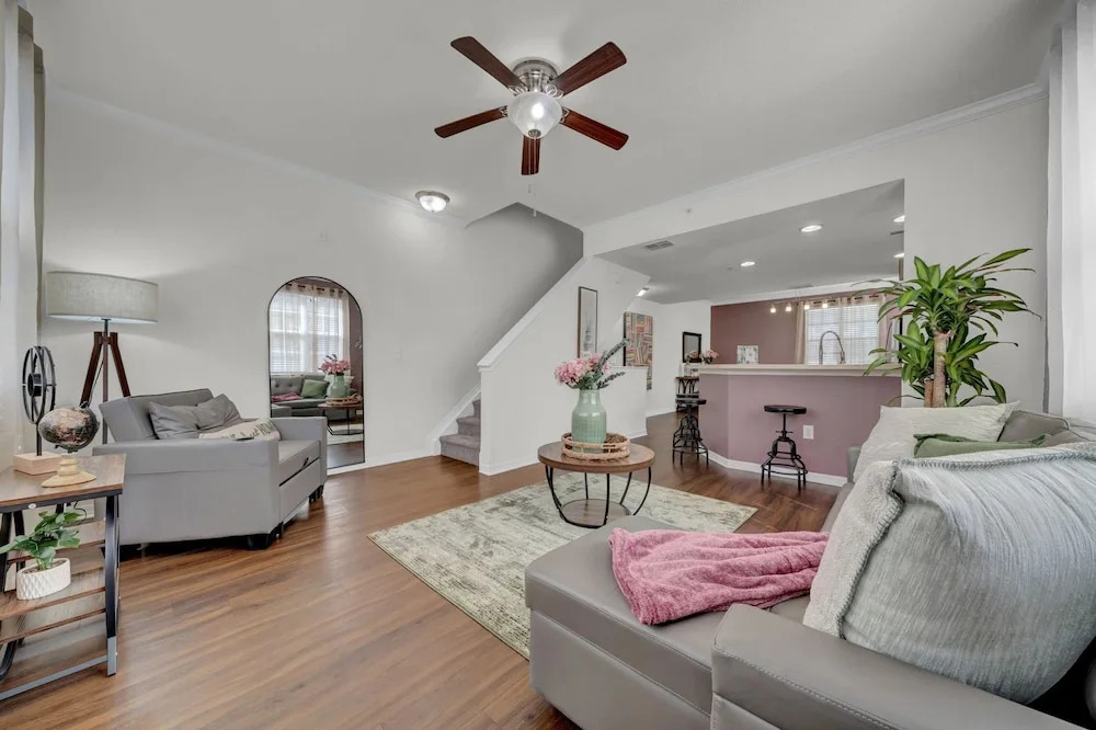 Modern 2BR 2BA Pool Gym Near Airport 8