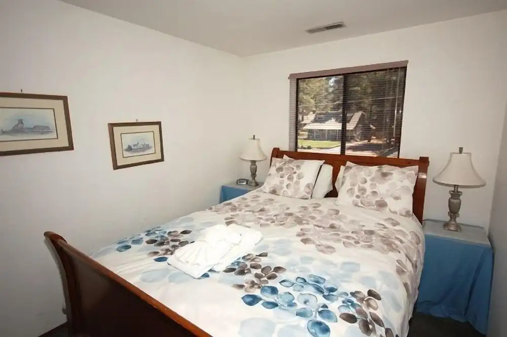 771 Lakeview Avenue 4 Bedroom Home by RedAwning