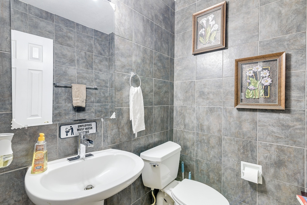 3,500-sq-ft Retreat w/ Private Yard in Sugar Land!