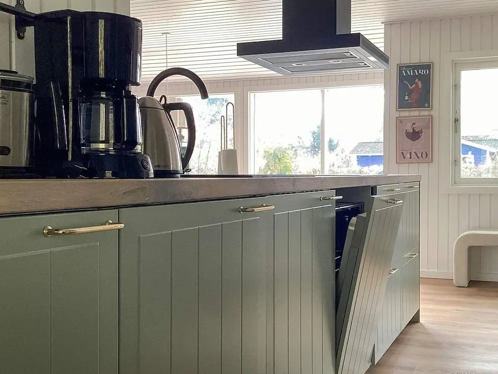 Holiday Home, 500m From Beach