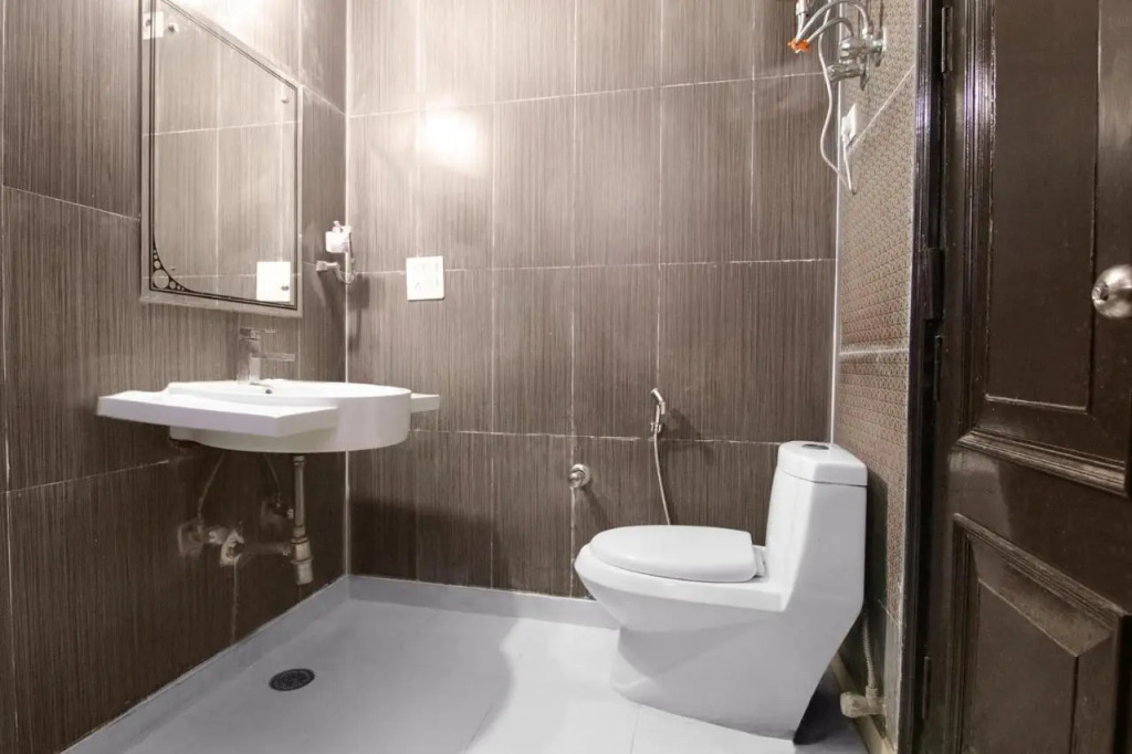 FabHotel Nirvana - 600m from CK Birla Hospital Gurgaon