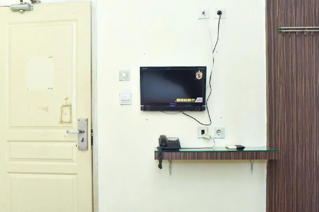 RedDoorz  near Pantai Losari 3