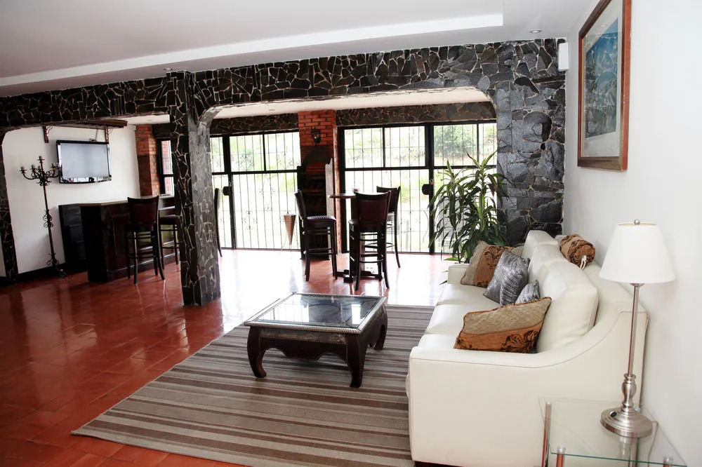 Nest Hotel B & B