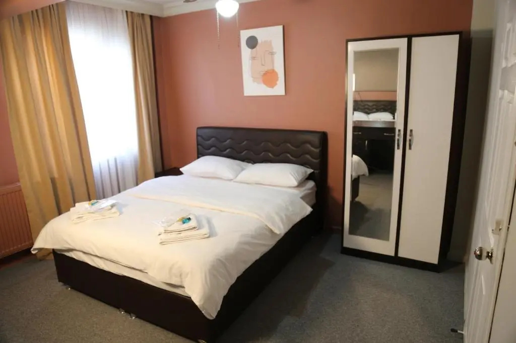 Simon Hotel