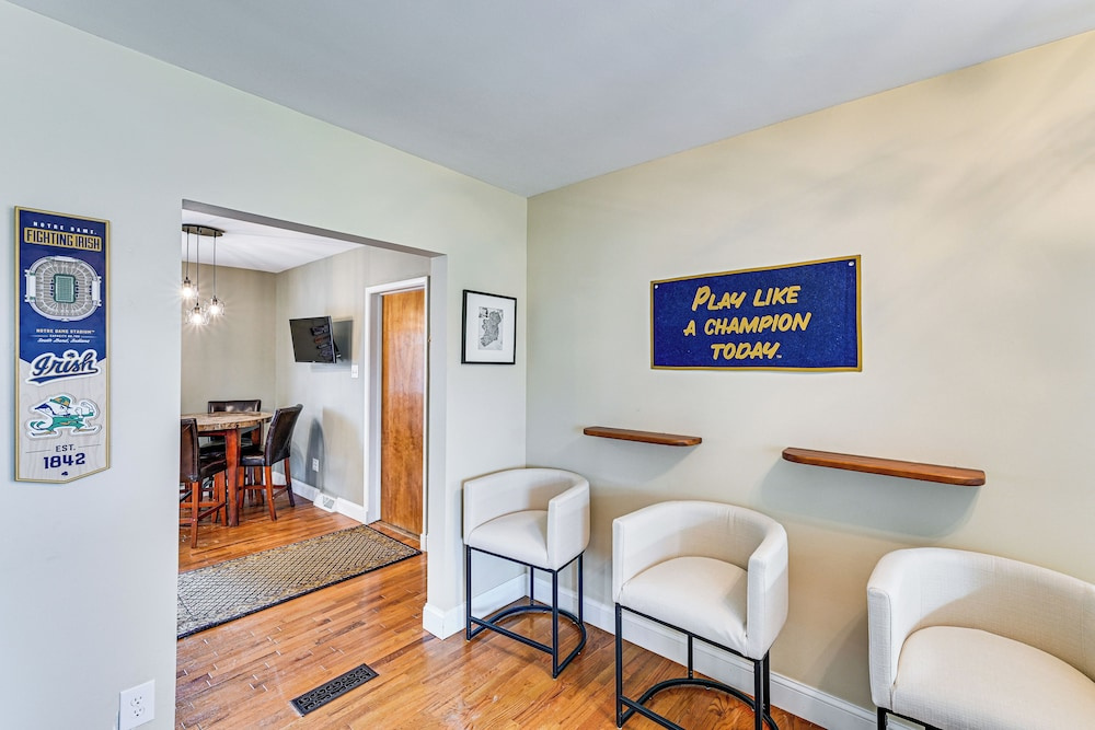Wake Up the Echoes! Notre Dame Game Day Base
