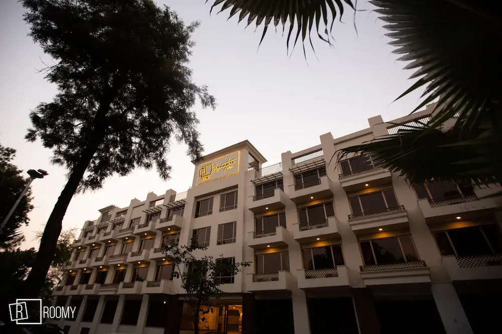 Roomy Signature Hotel