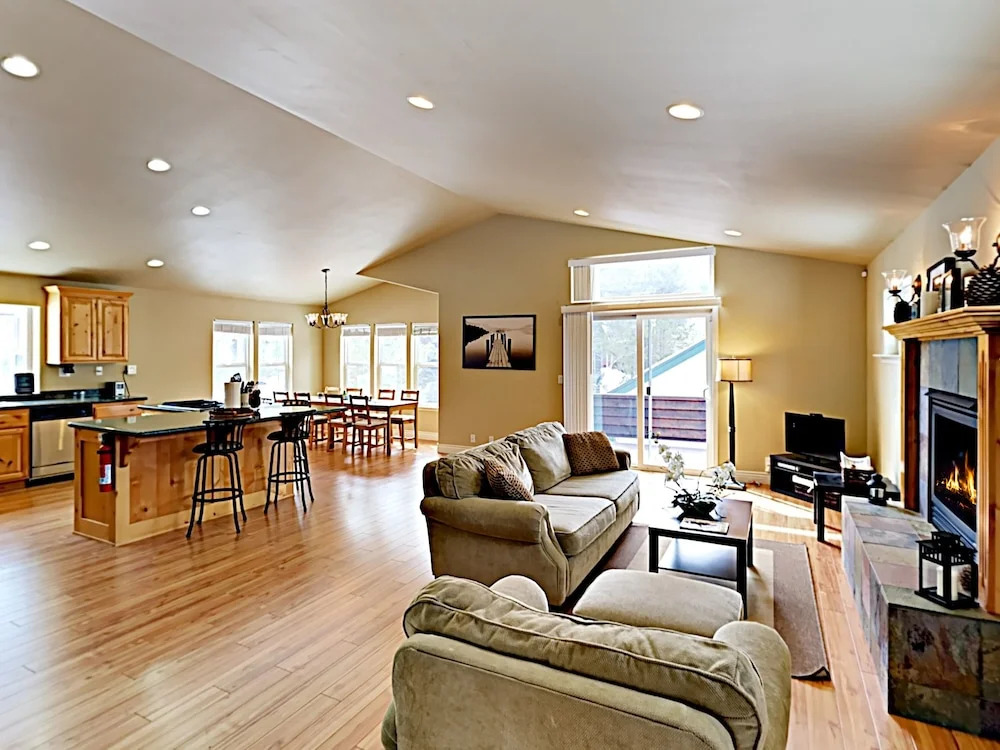 2638 South Lake Tahoe - 3 Br Home