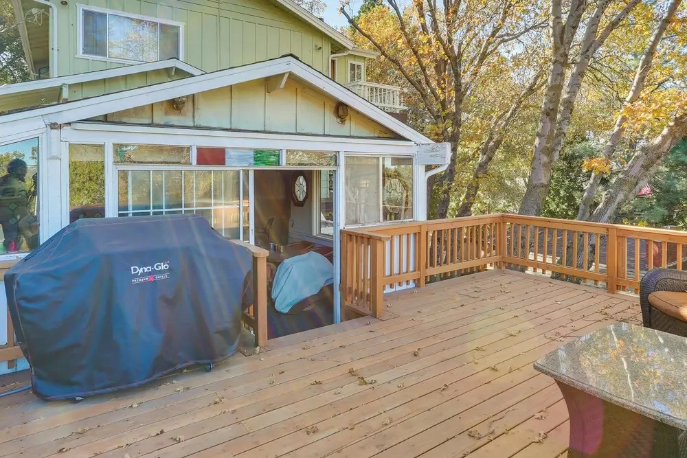 Spacious Crestline Retreat: 1 Mi to Lake Gregory