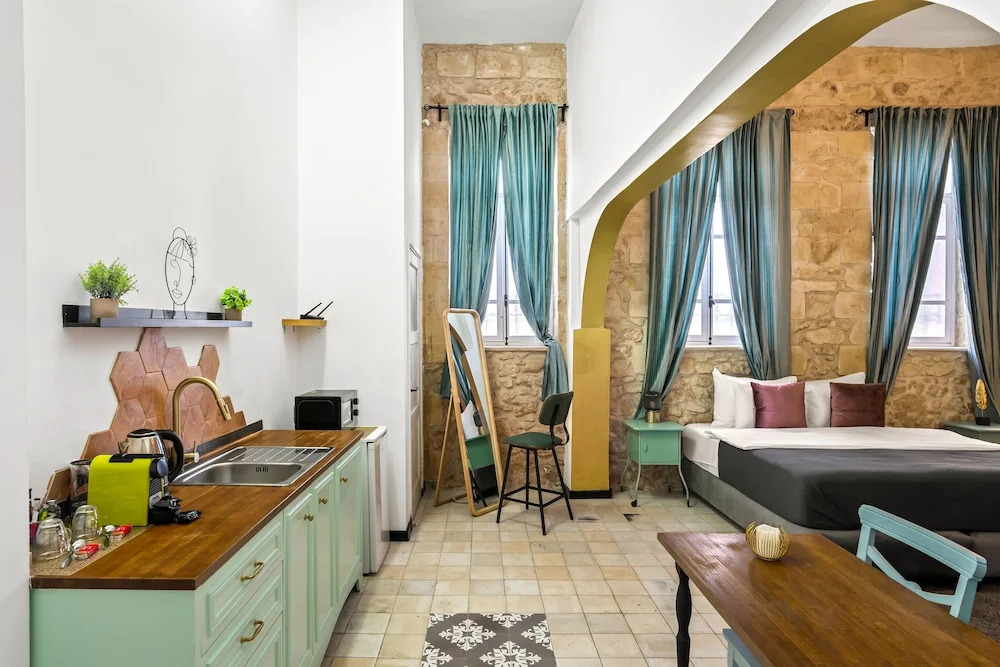Helios Boutique by La Finca Hotels - עיצוב מהמם , מטבחון בכל חדר וחניה חינם בקרבה לשדרת אוכל ומסעדות!